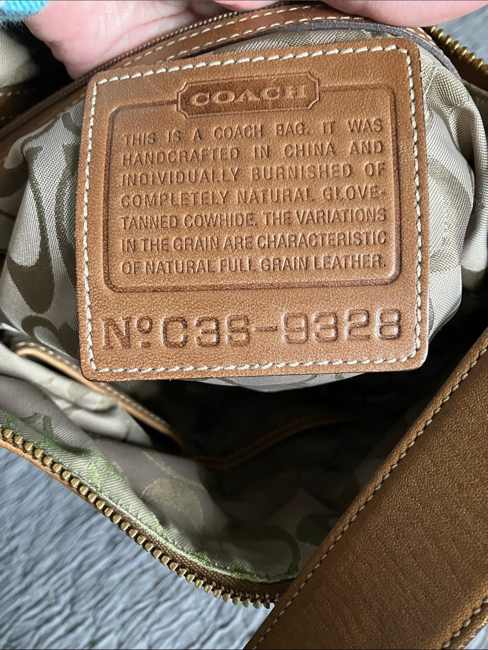 COACH. Vintage Leather Slim Duffle Bag in Tan with Brass Hardware. Great Shape! - Picture 6 of 16